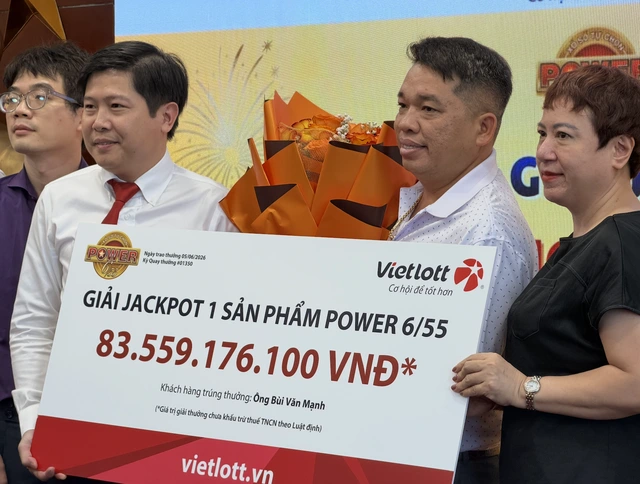 Người vừa trúng 84 tỉ Vietlott công khai lộ mặt - Ảnh 2