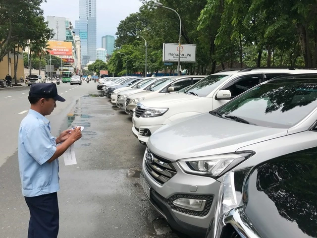 Từ giờ đến hết năm, TP.HCM sẽ có 4 bãi đỗ xe cao tầng - Ảnh 1