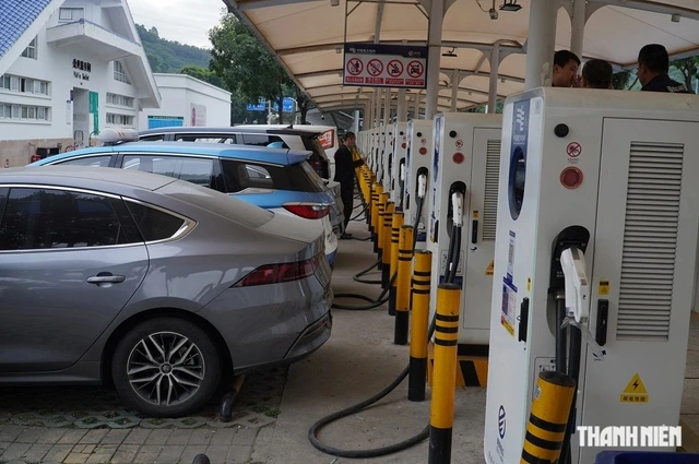 'Nóng' cuộc đua trạm sạc xe điện toàn cầu - Ảnh 1