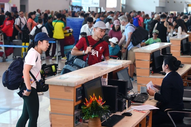 Giảm phí dịch vụ sân bay, vé giảm bao nhiêu? - Ảnh 1