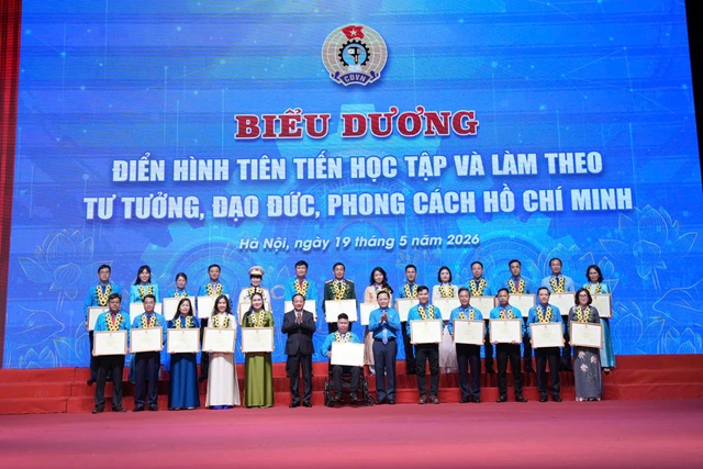 Người phụ nữ thầm lặng giữ màu xanh cho nhà máy cao su - Ảnh 3
