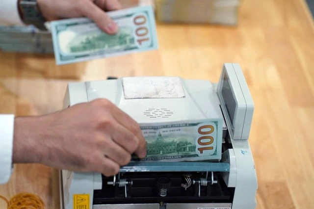 Giá USD hôm nay 5.6.2026: Ngân hàng tăng giá bán kịch trần - Ảnh 1