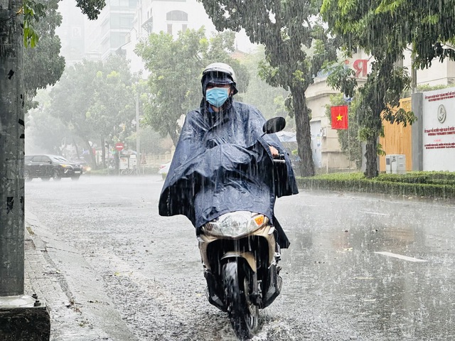 TP.HCM và Nam bộ xuất hiện mưa lớn giải nhiệt sau nhiều ngày nắng nóng - Ảnh 1