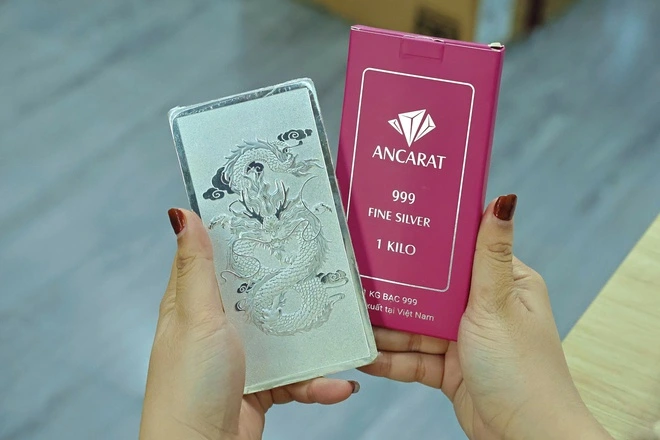 Giá vàng 'rơi' liên tiếp, thấp nhất gần 5 tháng qua - Ảnh 2