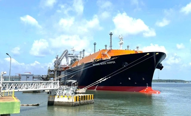 120.000 tấn khí LNG và LPG từ Canada và Mỹ cập cảng Việt Nam - Ảnh 1