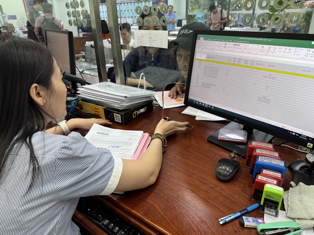 Bộ Tài chính 'thúc giục' giảm tiền sử dụng đất cho người dân - Ảnh 1