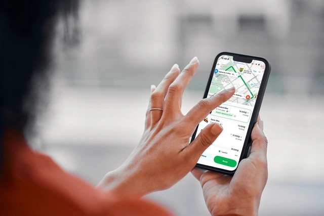 Chuyện nghề của những bác tài Grab tự tin chở khách quốc tế - Ảnh 2