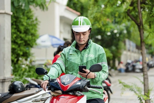 Chuyện nghề của những bác tài Grab tự tin chở khách quốc tế - Ảnh 1