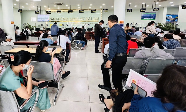 Vì sao 5 tháng TP.HCM chỉ có 15 sổ hồng lần đầu được cấp? - Ảnh 2