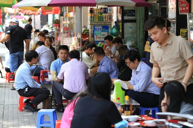 Suất ăn văn phòng 50.000 - 80.000 đồng/ngày, sao quy định tiền ăn trưa 1,2 triệu/tháng? - Ảnh 1