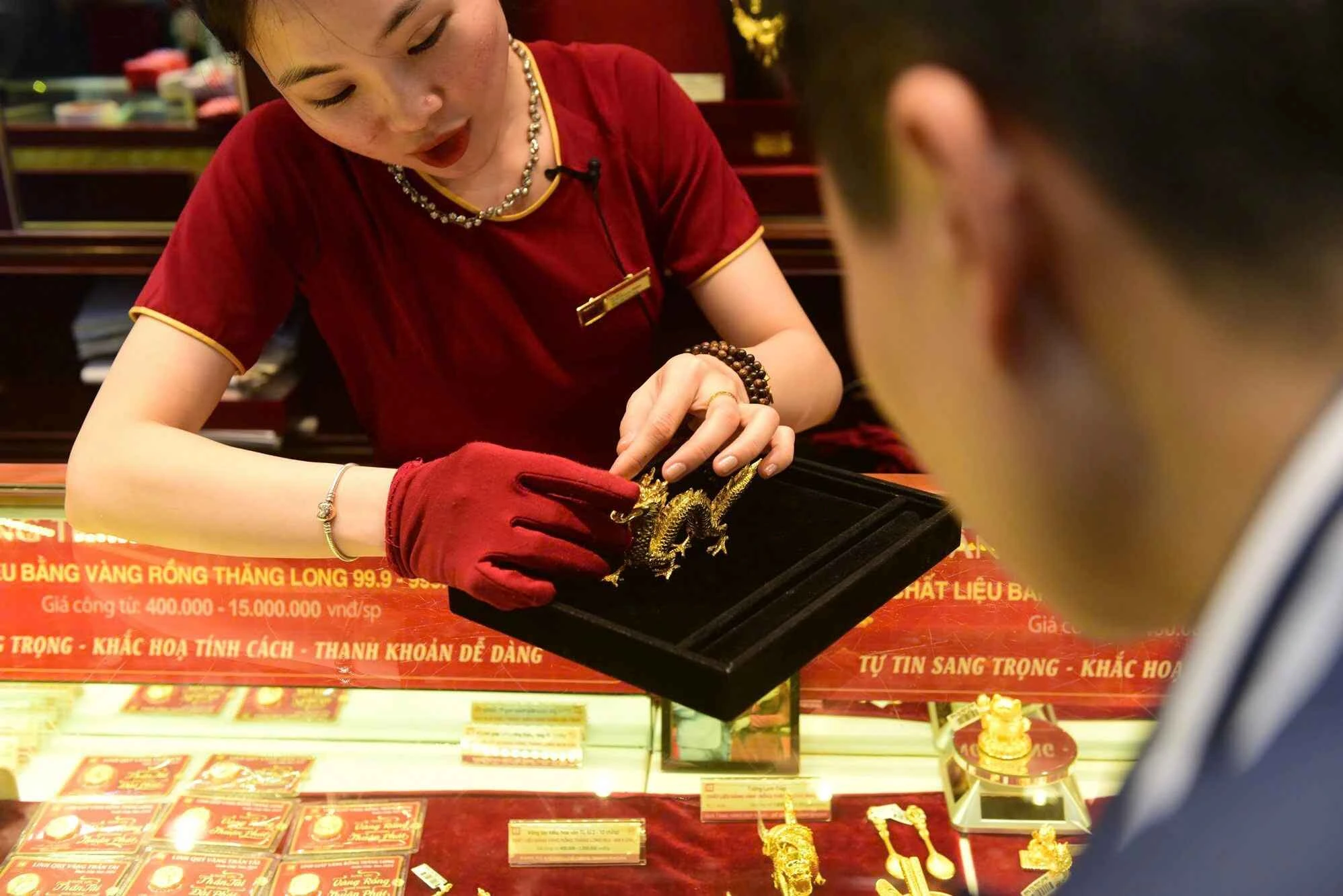 Giá vàng lao dốc không phanh - Ảnh 1