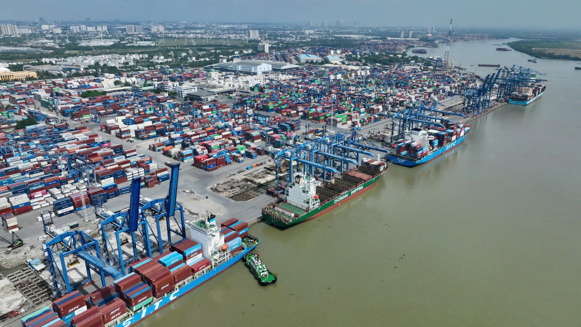 Vì sao cước tàu biển vẫn chưa giảm? - Ảnh 1