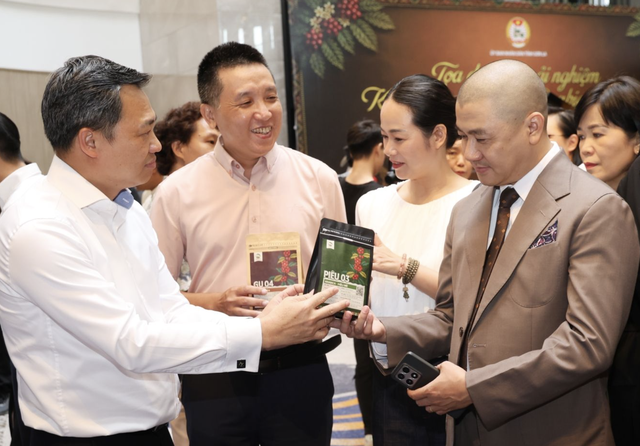 Sứ giả đưa cà phê arabica Sơn La sang Bỉ tranh tài World Brewers Cup 2026 - Ảnh 1