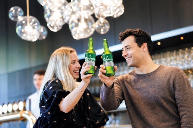 Carlsberg Smooth nâng tầm cuộc vui bằng vị bia êm mượt - Ảnh 1