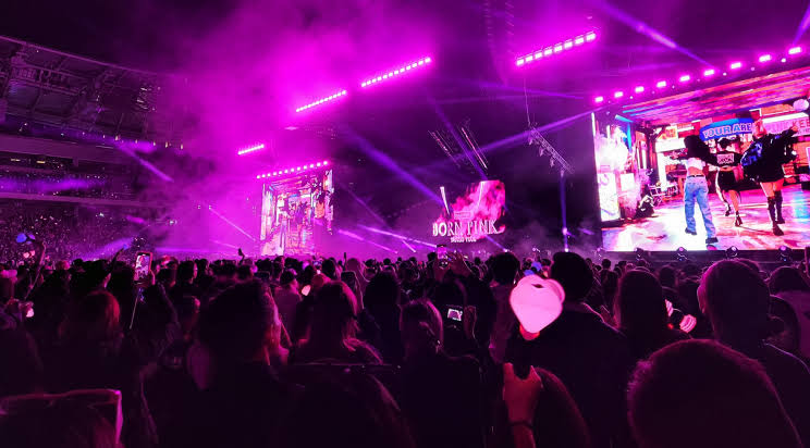 Du khách Việt sẵn sàng lên kế hoạch cho cả một hành trình để "đu" concert