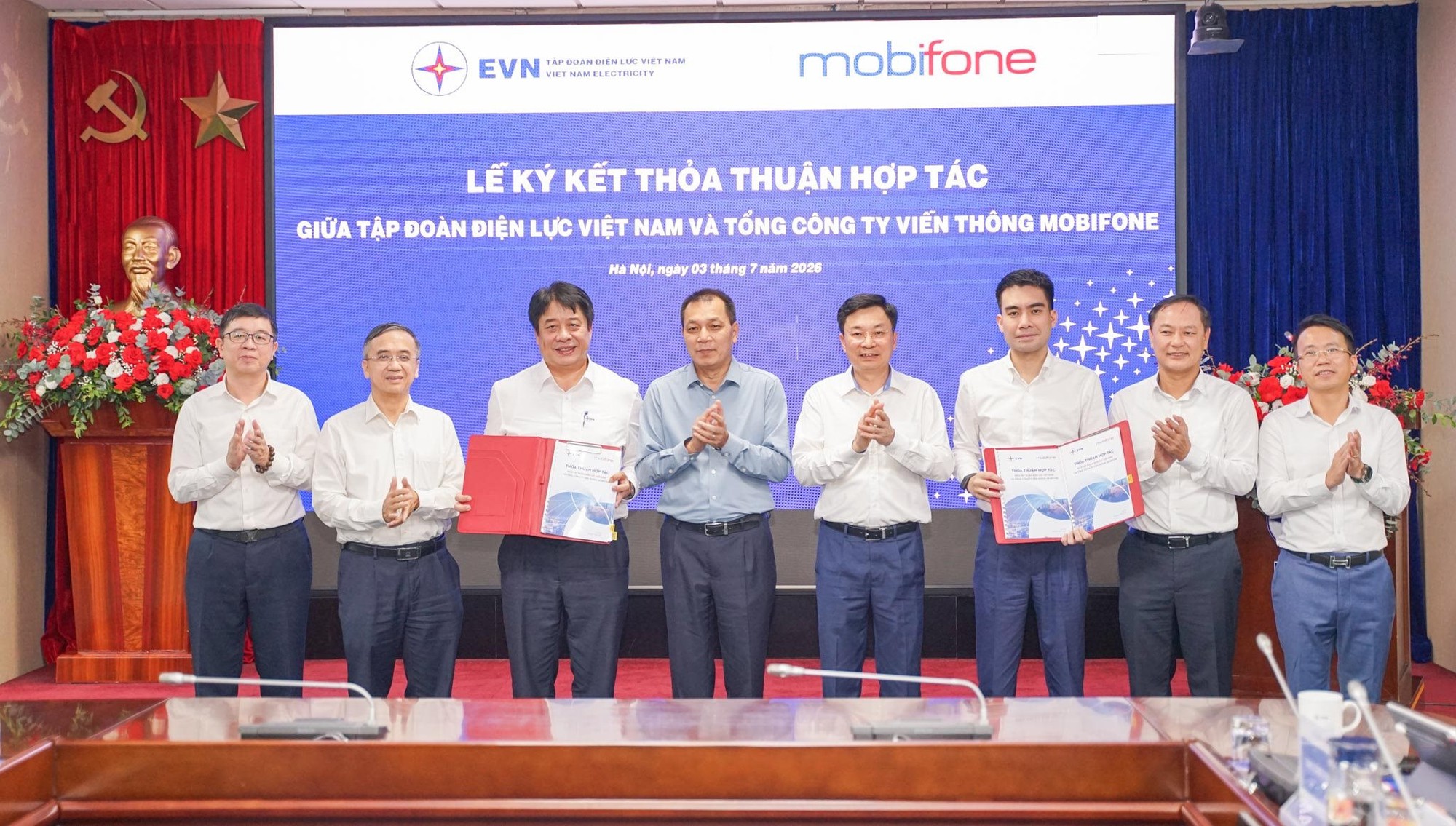 EVN bắt tay Mobifone, hướng tới mục tiêu lọt vào top 500 doanh nghiệp lớn nhất thế giới - Ảnh 1