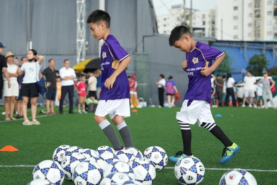 Bầu Hiển mở lớp học bóng đá miễn phí cho trẻ từ 7 đến 13 tuổi - Ảnh 1