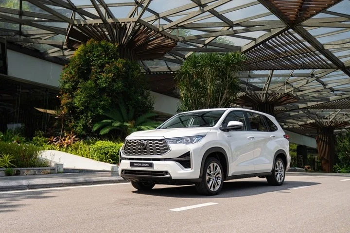 Doanh số ô tô Việt Nam tăng 15%, xe hybrid và nhập khẩu tiếp tục bứt phá