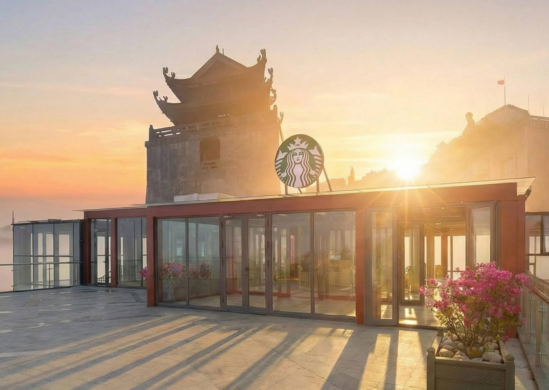 Cuộc đua của Phê La, Highlands và Starbucks: Ai đang sở hữu địa điểm mệnh danh "đắt nhất Việt Nam"?