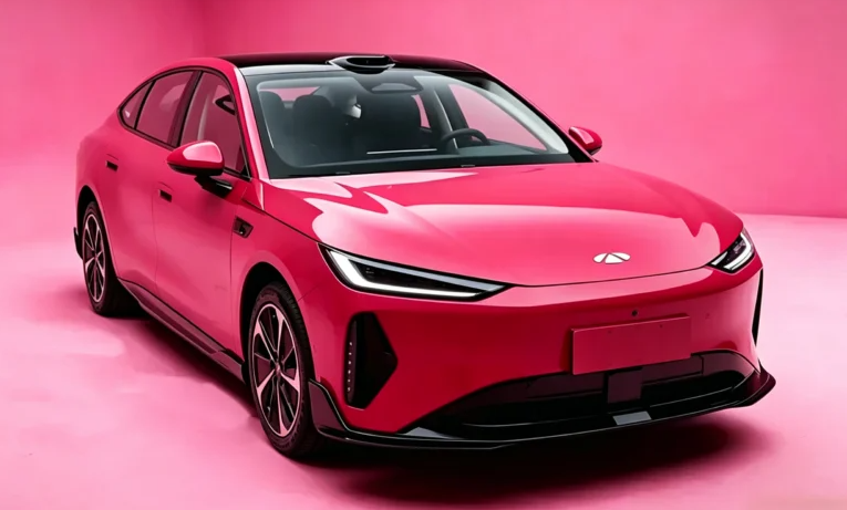 Hãng xe xây nhà máy tại Việt Nam ra mắt sedan mới giá dưới 500 triệu đồng: Có cả bản điện và hybrid, tiêu thụ nhiên liệu 1,01L/100km - Ảnh 1