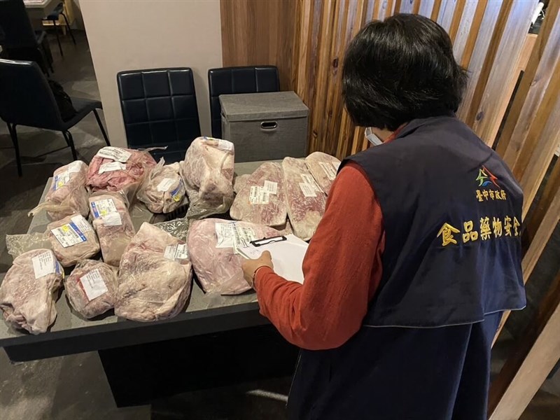Phát hiện nhà hàng bán thịt bò Wagyu hết hạn cho khách: Chủ quán, quản lý lẫn bếp trưởng đều nhận án tù - Ảnh 1
