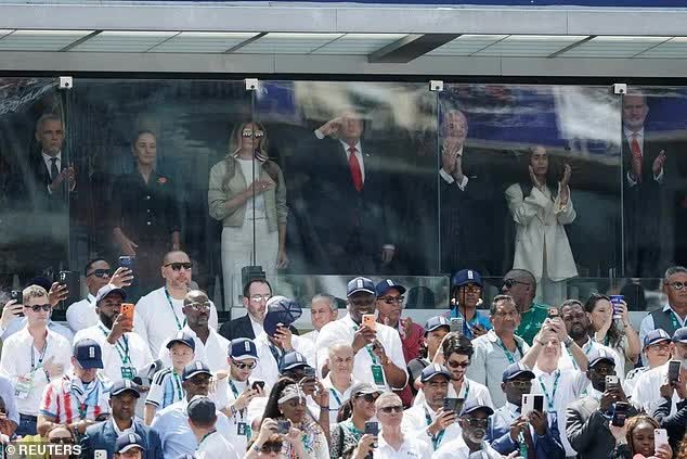 Sự xuất hiện của Tổng thống Donald Trump tại trận chung kết World Cup gây chú ý đặc biệt - Ảnh 1