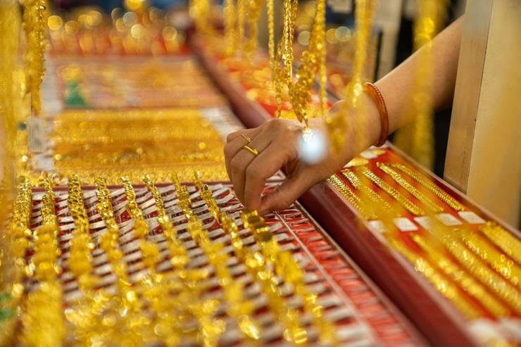 Tối 23/7, giá vàng giảm mạnh - Ảnh 1