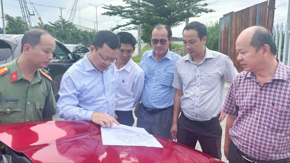 Lãnh đạo phường Tân Phước khảo sát dự án Cảng Cái Mép Hạ và Khu công nghiệp Phú Mỹ 3 - Ảnh 1
