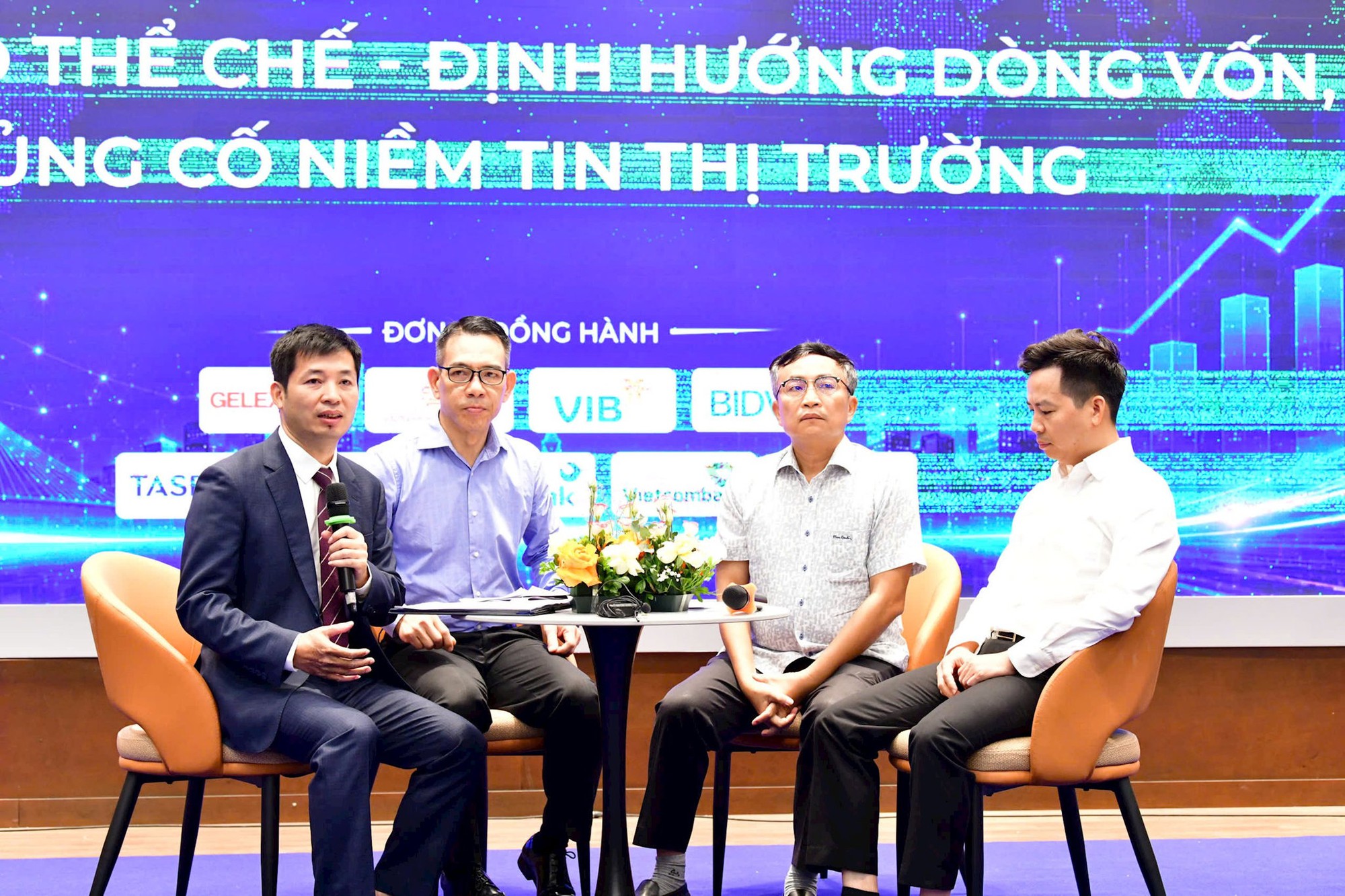 Bộ Xây dựng đang làm 3 việc quan trọng để điều tiết giá nhà - Ảnh 1