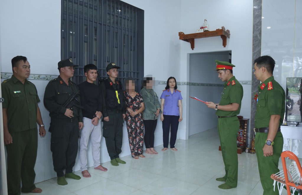 Ra quyết định khởi tố nhân viên vật liệu Ngô Thị Thanh Tuyền SN 2003 và 6 đồng nghiệp - Ảnh 1