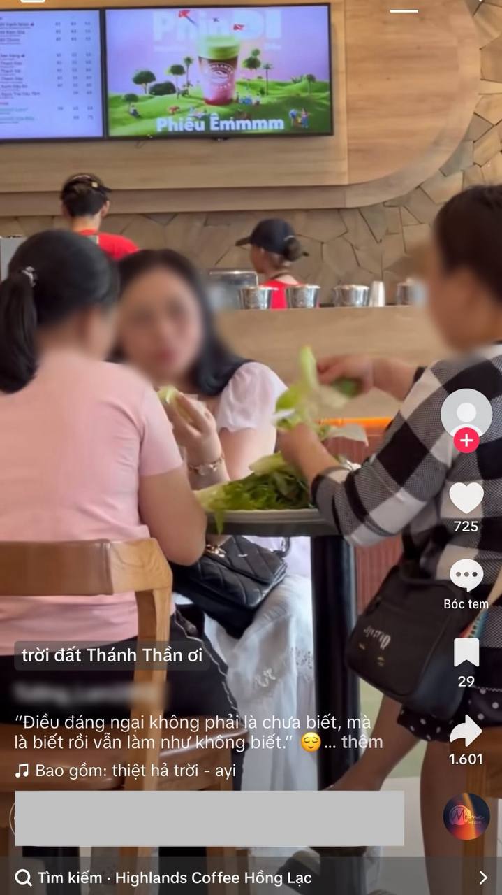 Highlands Coffee lên tiếng sau đoạn clip nhóm khách mang phở cuốn vào quán - Ảnh 1