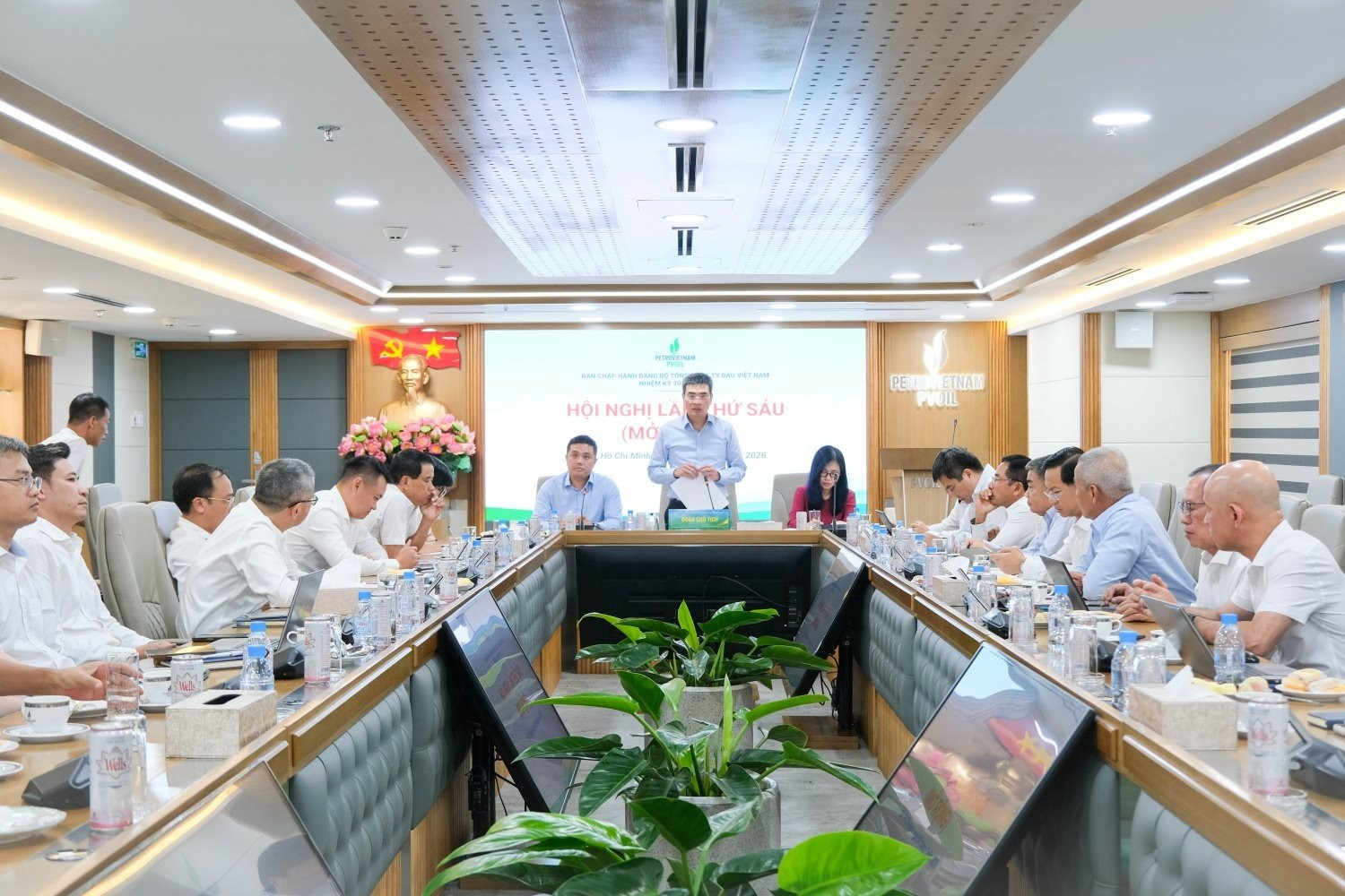 PVOIL báo doanh thu 6 tháng đầu năm tăng 74% so với cùng kỳ - Ảnh 1