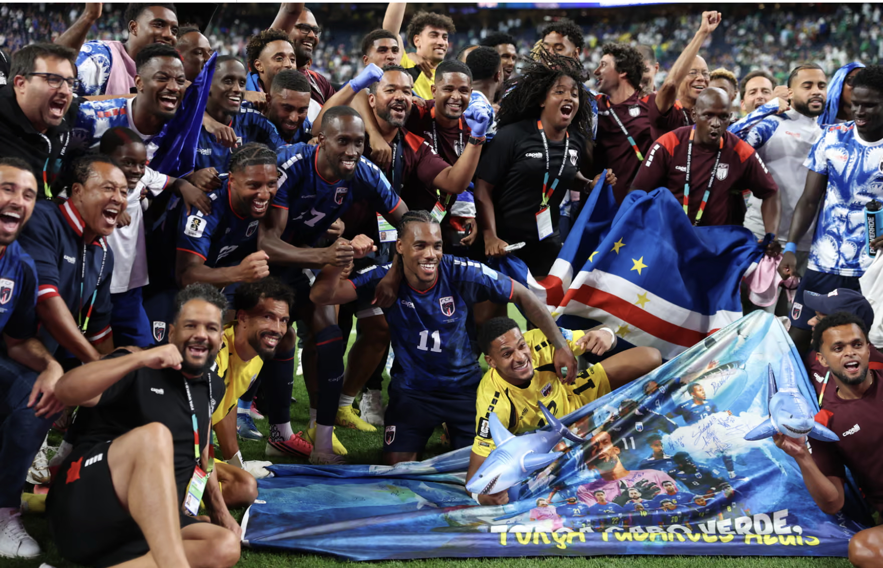 "Giờ đây cờ Cape Verde ở khắp mọi nơi": World Cup 2026 đã thay đổi cuộc sống tại quốc đảo nhỏ bé như thế nào? - Ảnh 1