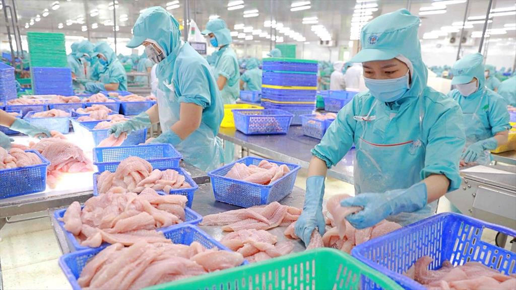 Giữa tháng 7, thu ngân sách nhà nước hoàn thành 65,5% dự toán - Ảnh 1