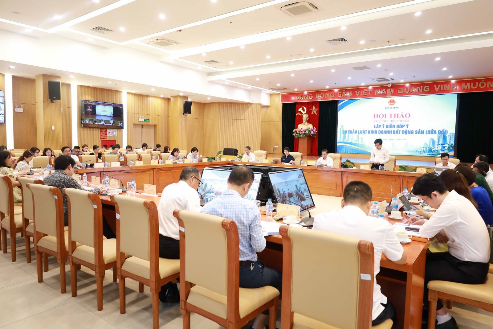 Loạt "ông lớn" Vingroup, Sun Group, Ecopark góp ý hoàn thiện một dự thảo luật quan trọng liên quan đến bất động sản - Ảnh 1
