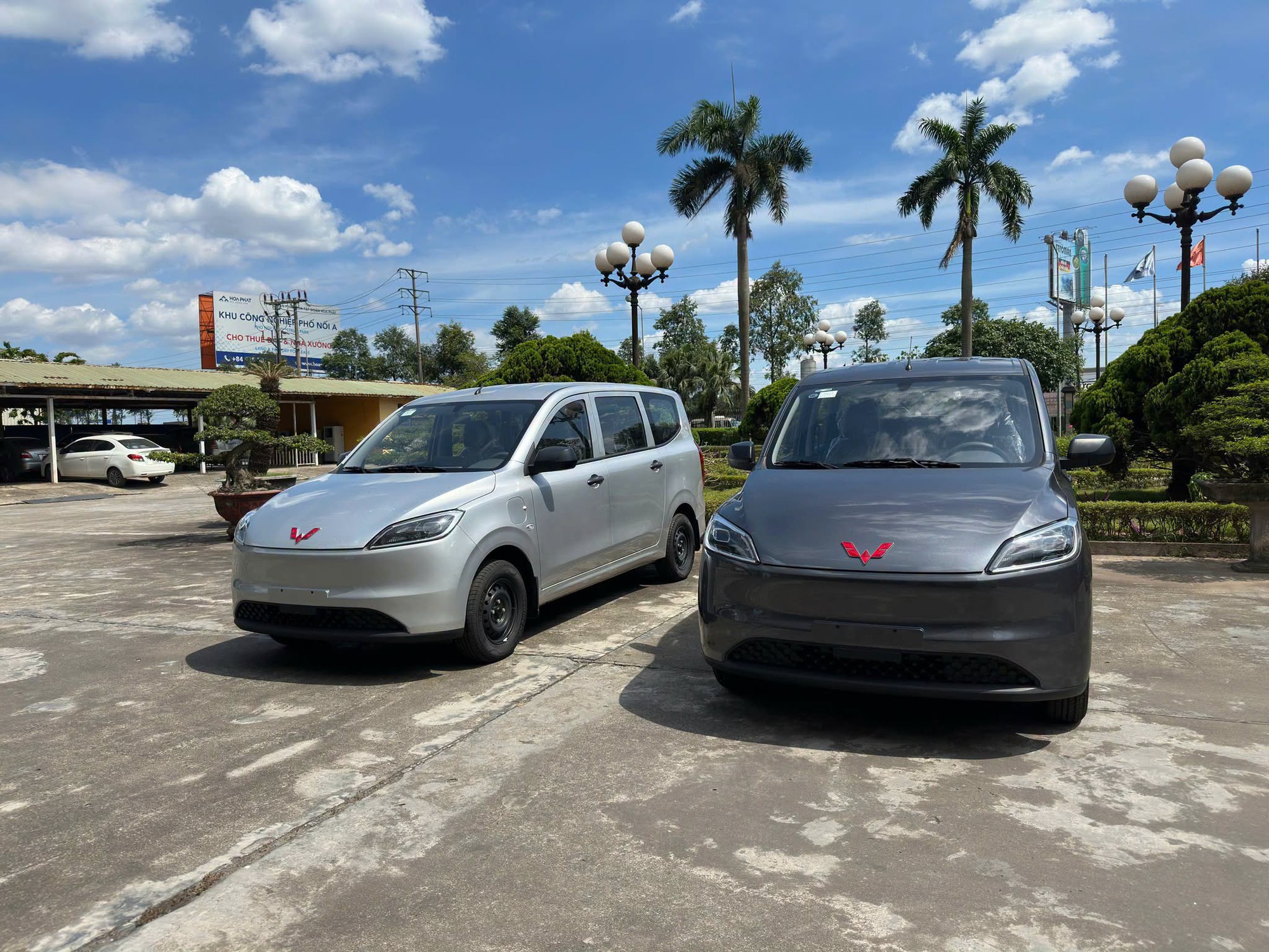 MPV điện Wuling Grango mở bán tại Việt Nam: Xe 7 chỗ giá 499 triệu đồng, sạc đầy đi khoảng 300 km, hỗ trợ sạc nhanh DC 50 kW - Ảnh 1