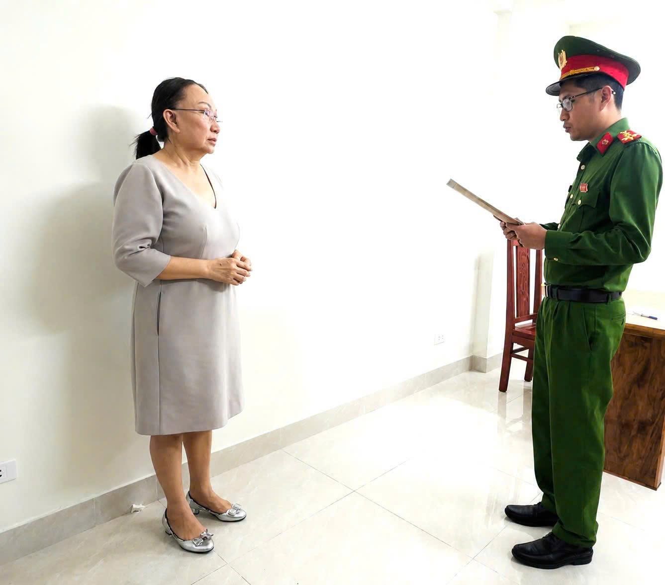 NÓNG: Khởi tố chủ tiệm vàng Kim Lý, Ngọc Tâm và Ngọc Châu Âu - Ảnh 1