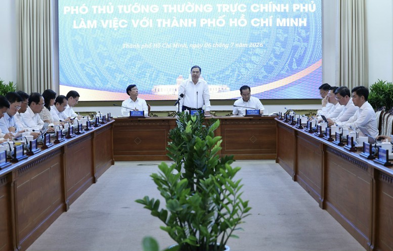 TPHCM phấn đấu tăng trưởng trên 10%, xác định giải ngân vốn đầu tư công là trọng tâm ưu tiên hàng đầu - Ảnh 1