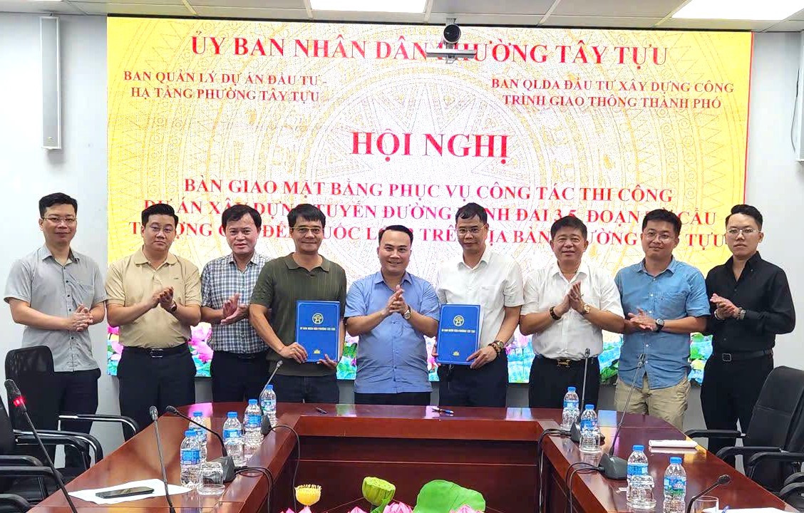 Phường Tây Tựu bàn giao mặt bằng thực hiện dự án đường Vành đai 3,5
