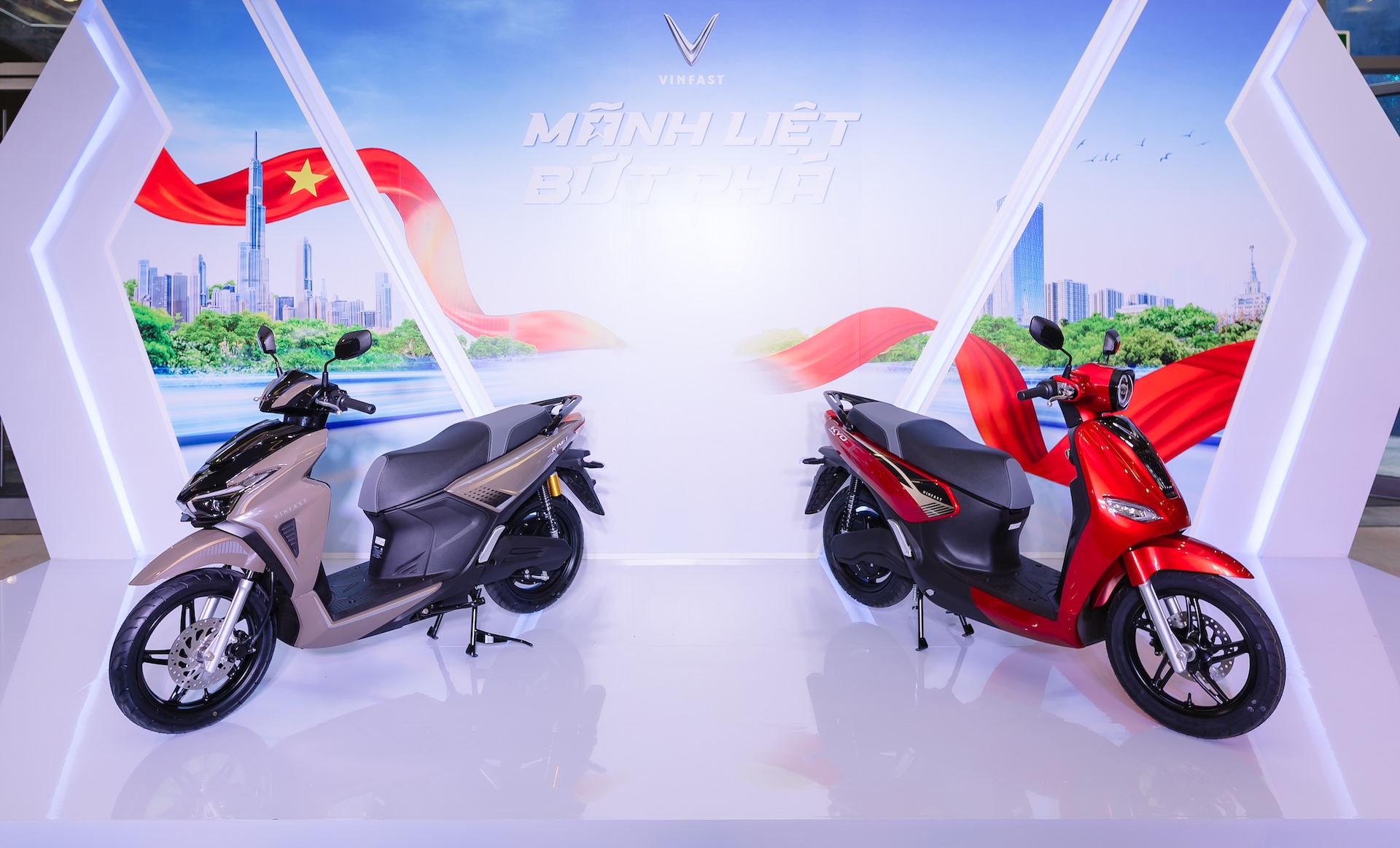 Bộ đôi VinFast Kyo và Kinet chốt giá khởi điểm 30 triệu và 40 triệu đồng, miễn phí đổi pin đến 2028 - Ảnh 1
