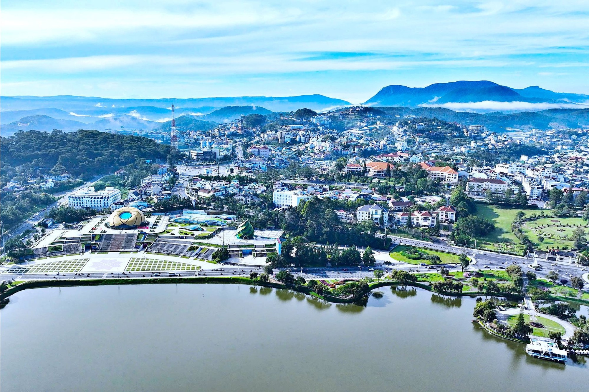 Doanh nghiệp của nguyên giảng viên Đại học Bách Khoa đang tìm hiểu đầu tư tuyến đường ven biển 9.500 tỷ đồng, khu đô thị TOD tại tỉnh rộng nhất Việt Nam