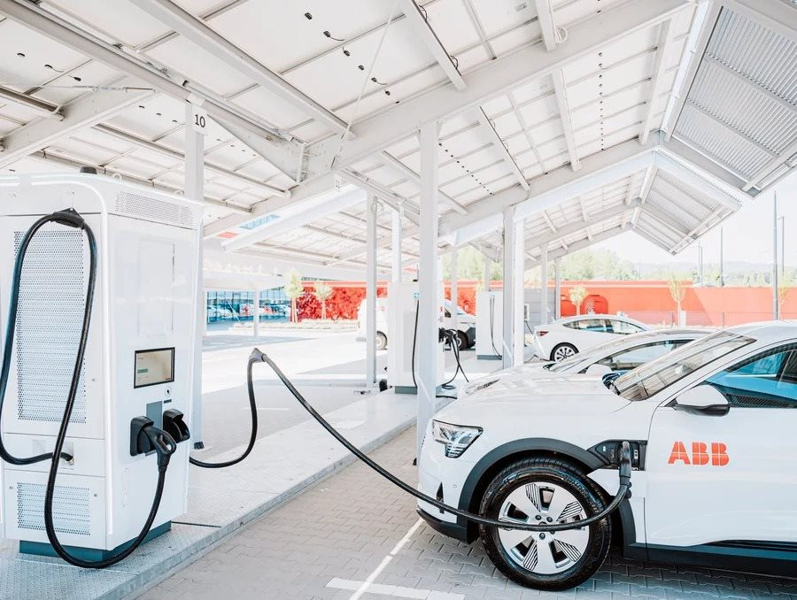 Châu Âu rót gần 200 tỷ euro vào xe điện: 109 tỷ cho pin, 46 tỷ cho trạm sạc và cuộc đua giành lại vị thế trước Trung Quốc