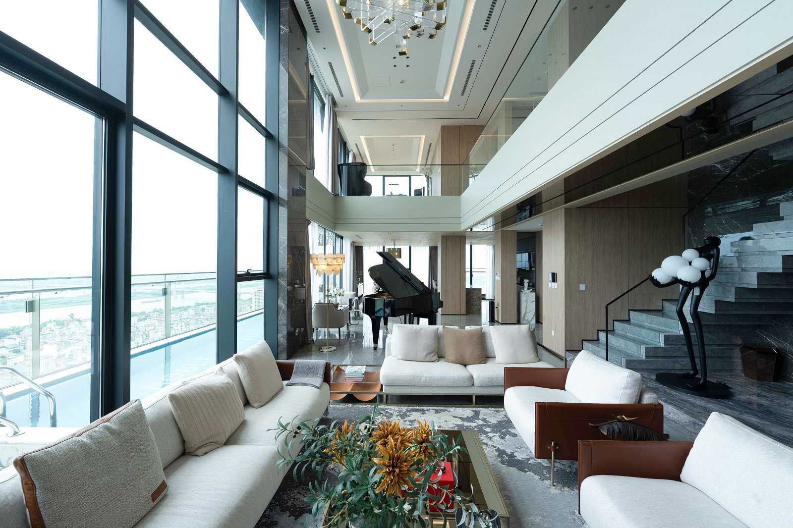 Giữa tầng không Ciputra, Sunshine Group kiến tạo “dinh thự” hàng hiệu hàng trăm m2 cho gia đình đa thế hệ ra sao? - Ảnh 1