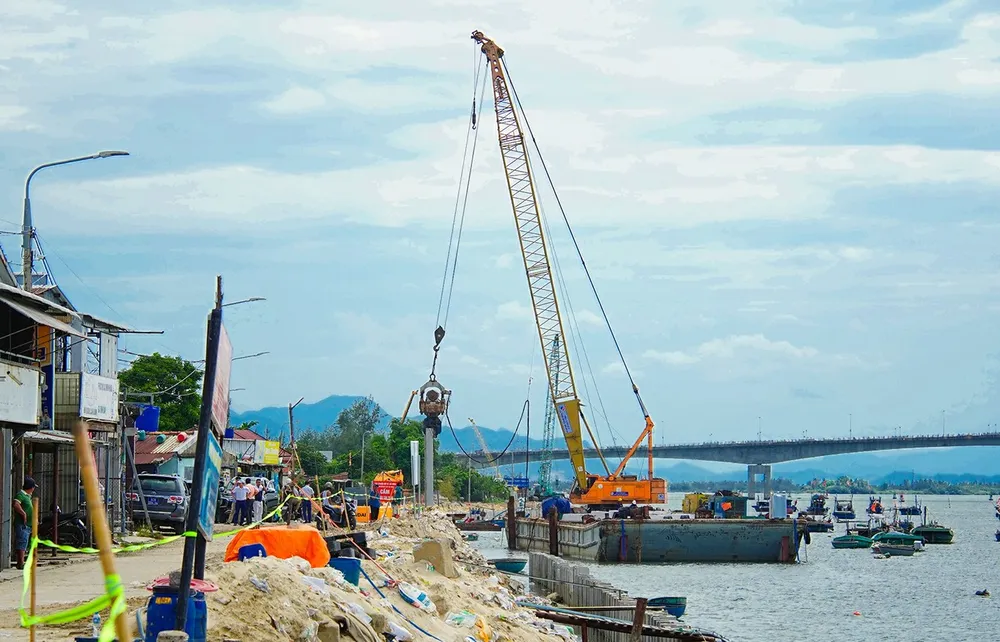 Tăng tốc tiến độ dự án gần 500 tỷ đồng bảo vệ sông Thu Bồn và bờ biển Hội An - Ảnh 1