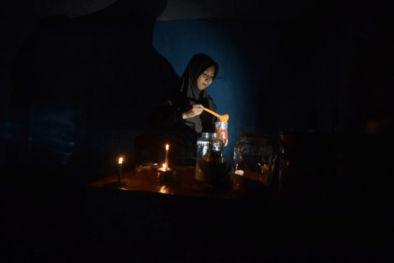 ‘Ngồi’ trên gần 32 tỷ tấn ‘vàng đen’ nhưng vẫn thiếu điện, phải cắt điện luân phiên: Nghịch lý khó tin tại nước láng giềng Việt Nam - Ảnh 1