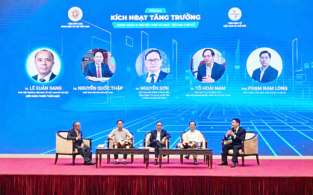 Chuyên gia: Muốn đạt được mục tiêu tăng trưởng hai con số, Việt Nam không thể chỉ dựa vào mở rộng vốn, lao động và khai thác lợi thế chi phí thấp - Ảnh 1