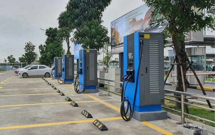 Công ty trạm sạc VinFast của tỷ phú Phạm Nhật Vượng ra thông báo tạm ngừng một việc quan trọng