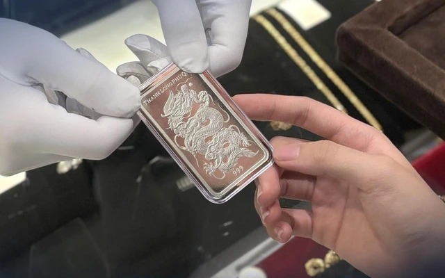 Giá chia đôi từ đỉnh - chuyên gia nói gì về thị trường bạc trung và dài hạn? - Ảnh 1