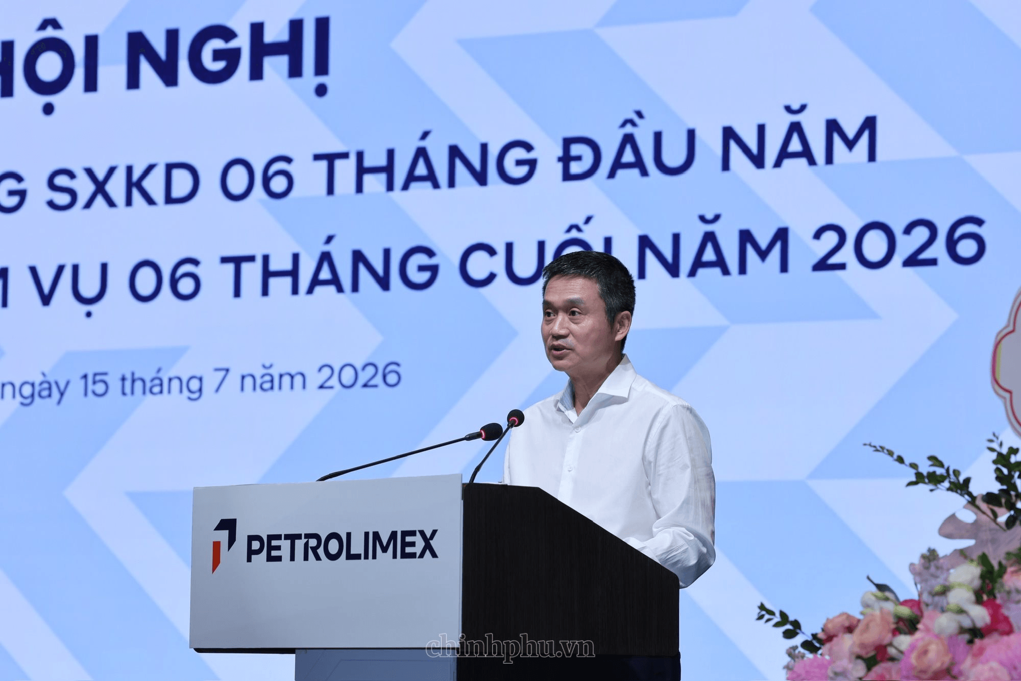 Petrolimex đạt 215.000 tỷ đồng doanh thu sau 6 tháng, tăng 49% - Ảnh 1