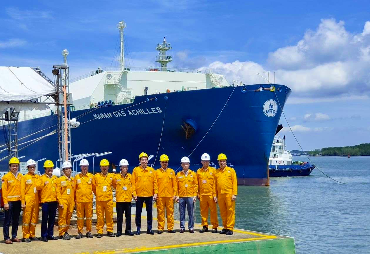 PV GAS bắt tay "gã khổng lồ LNG" doanh thu 273 tỷ USD: Ký loại hợp đồng xuất hiện đầu tiên tại Việt Nam - Ảnh 1